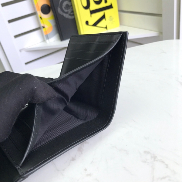 コーチ財布着用イメージ